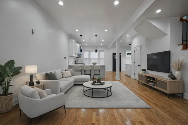 $359,000 | 6845 South St Lawrence Avenue, Chicago, IL 60637