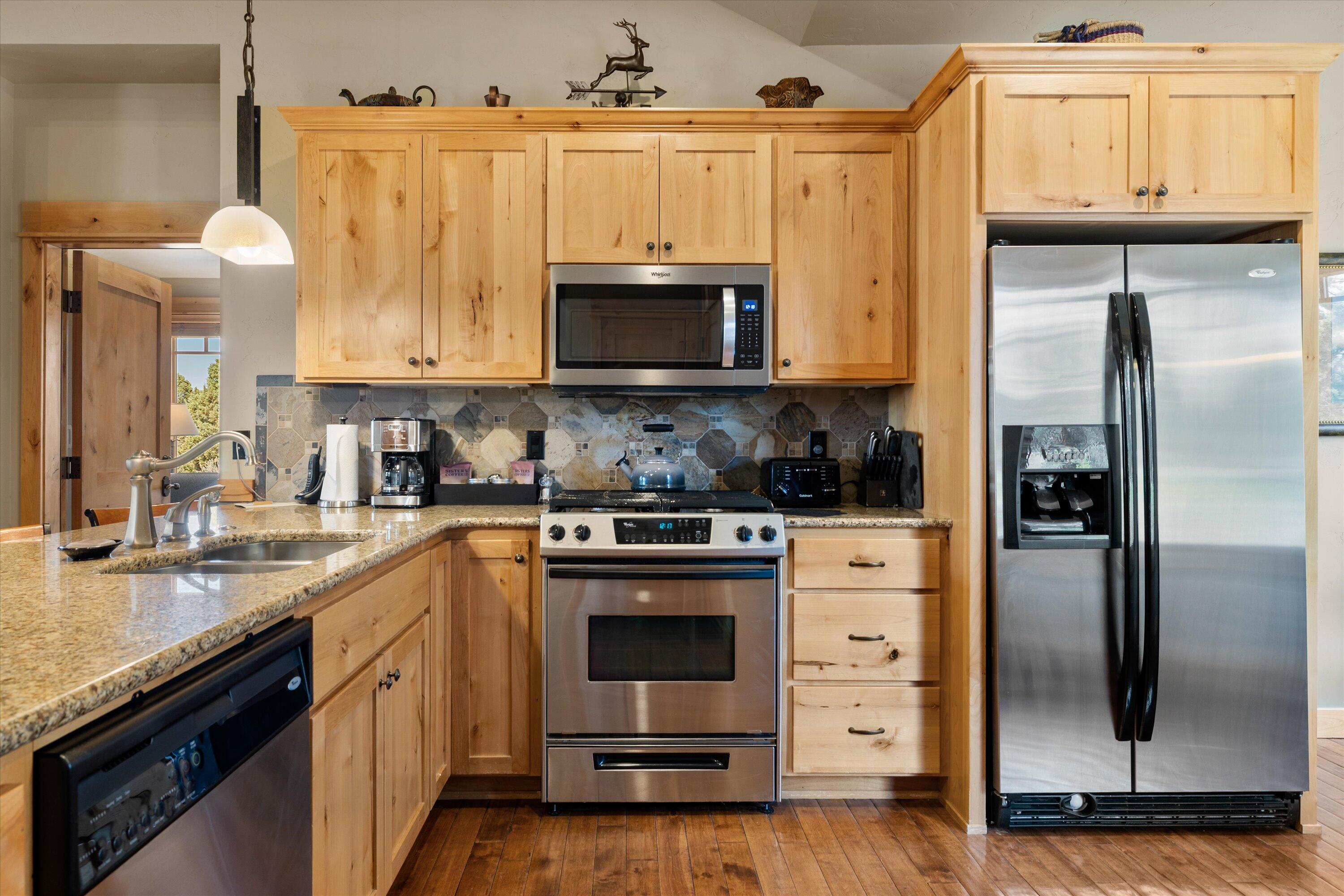 16711 Southwest Brasada Rnch Road, Unit CABIN 73 Powell Butte, OR 97753 - Photo 8 of 36 Kitchen