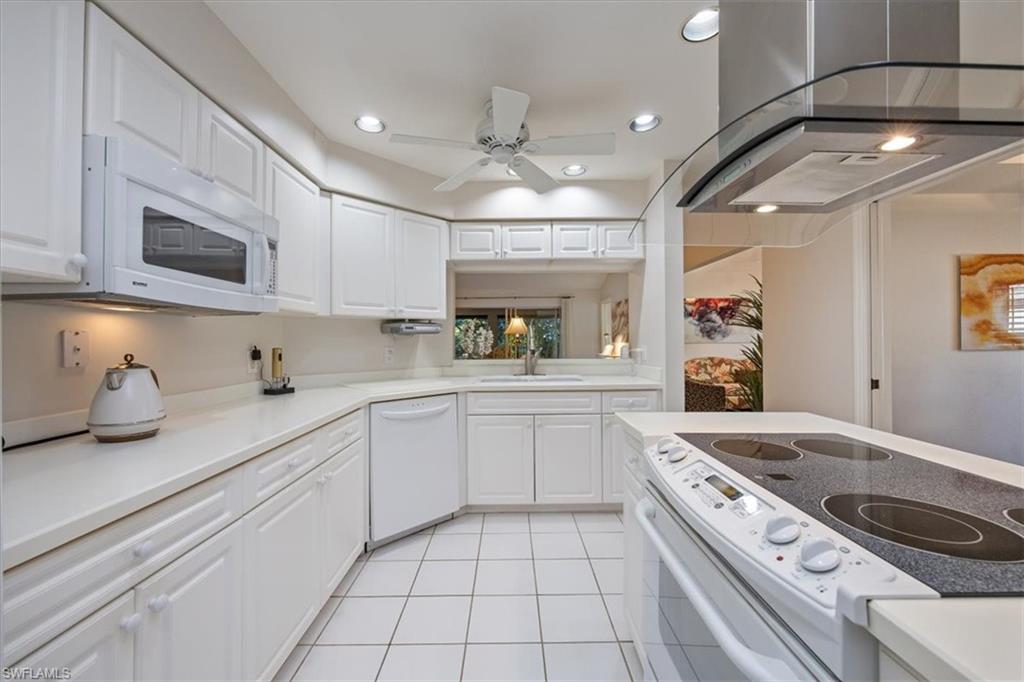 203 Via Perignon, Unit 24 Naples, FL 34119 - Photo 6 of 42 Modern Kitchen