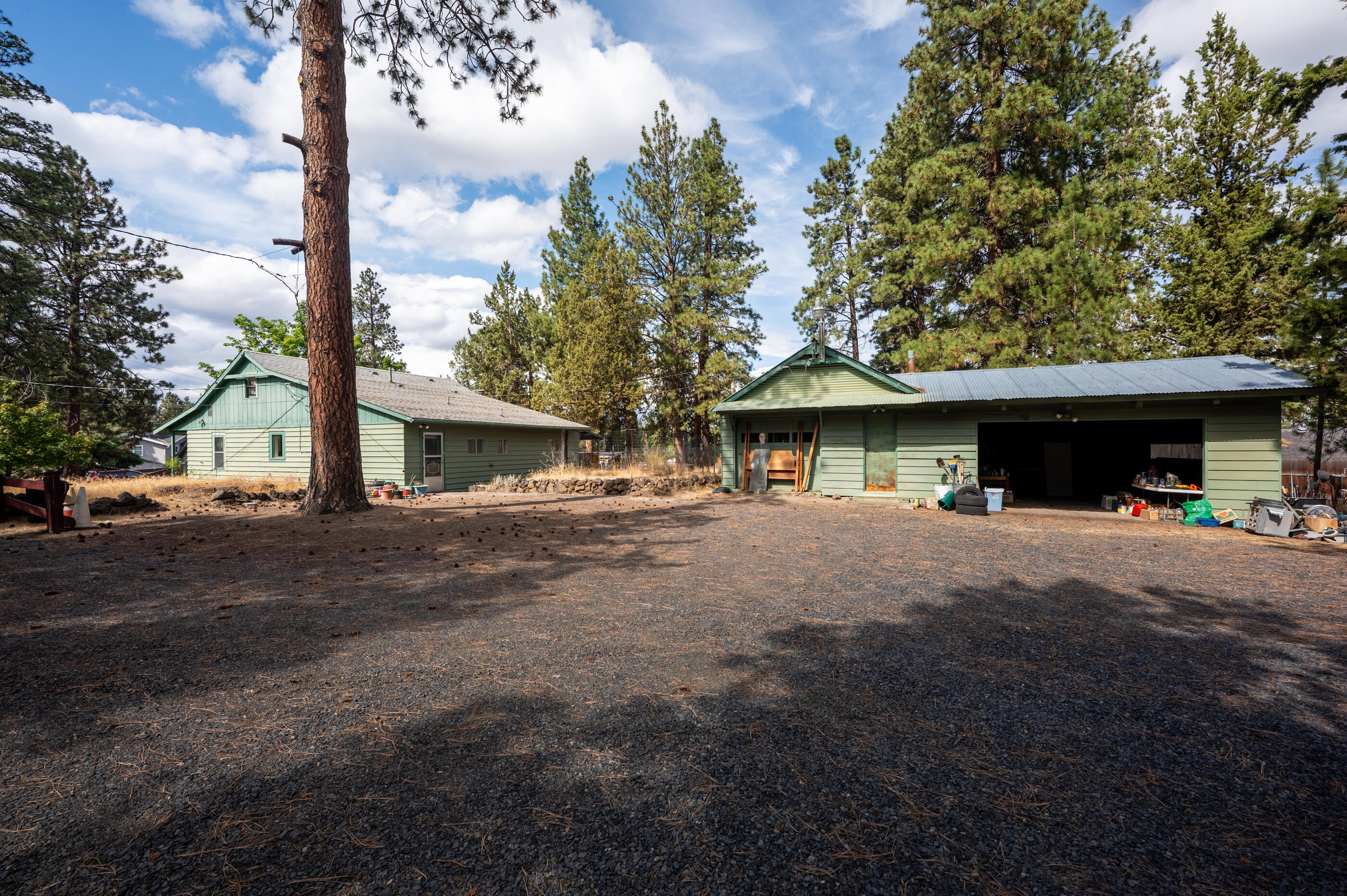 61494 Southwest Blakely Road Bend, OR 97702 - Photo 10 of 51 garage and carport