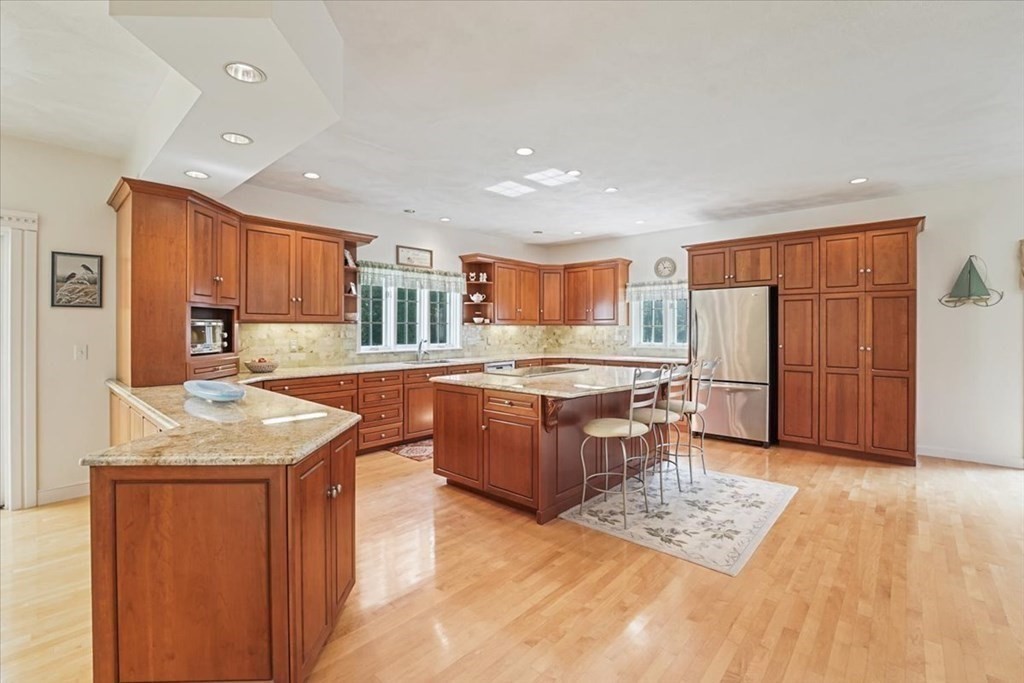 208 Far Reach Road Westwood, MA 02090 - Photo 11 of 40 Gallery Image 11