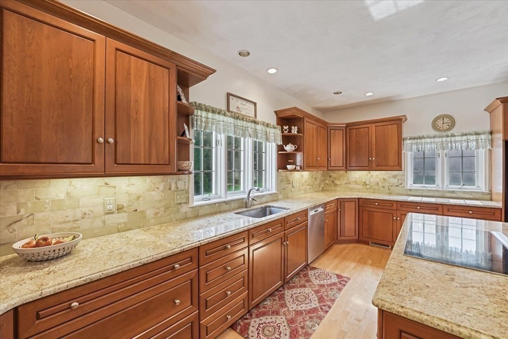 208 Far Reach Road Westwood, MA 02090 - Photo 14 of 40 Gallery Image 14