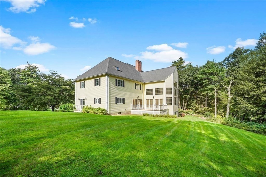 208 Far Reach Road Westwood, MA 02090 - Photo 3 of 40 Gallery Image 3
