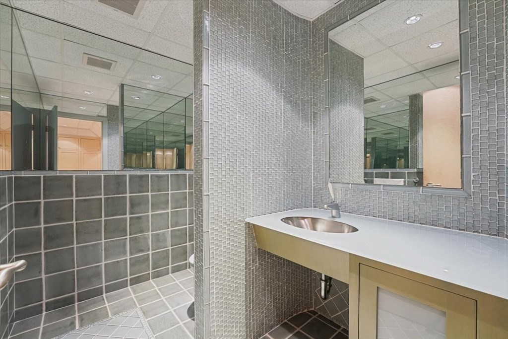 208 Far Reach Road Westwood, MA 02090 - Photo 36 of 40 Gallery Image 36