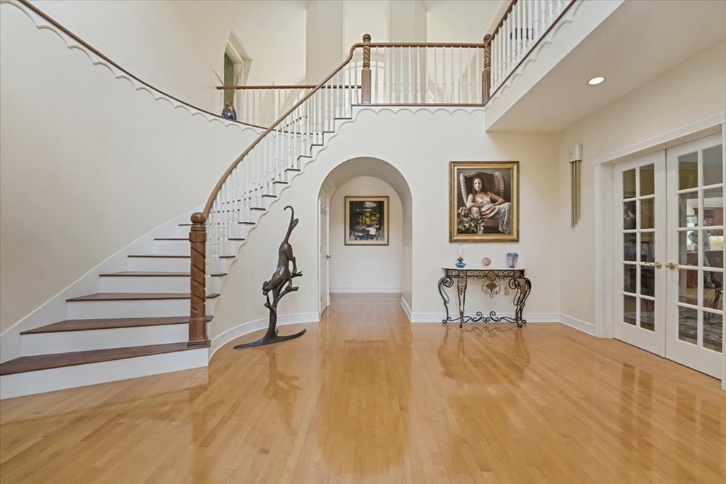 208 Far Reach Road Westwood, MA 02090 - Photo 4 of 40 Gallery Image 4