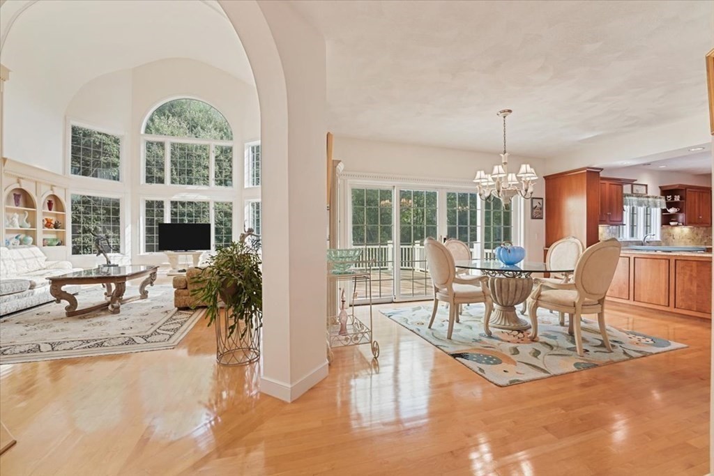 208 Far Reach Road Westwood, MA 02090 - Photo 9 of 40 Gallery Image 9