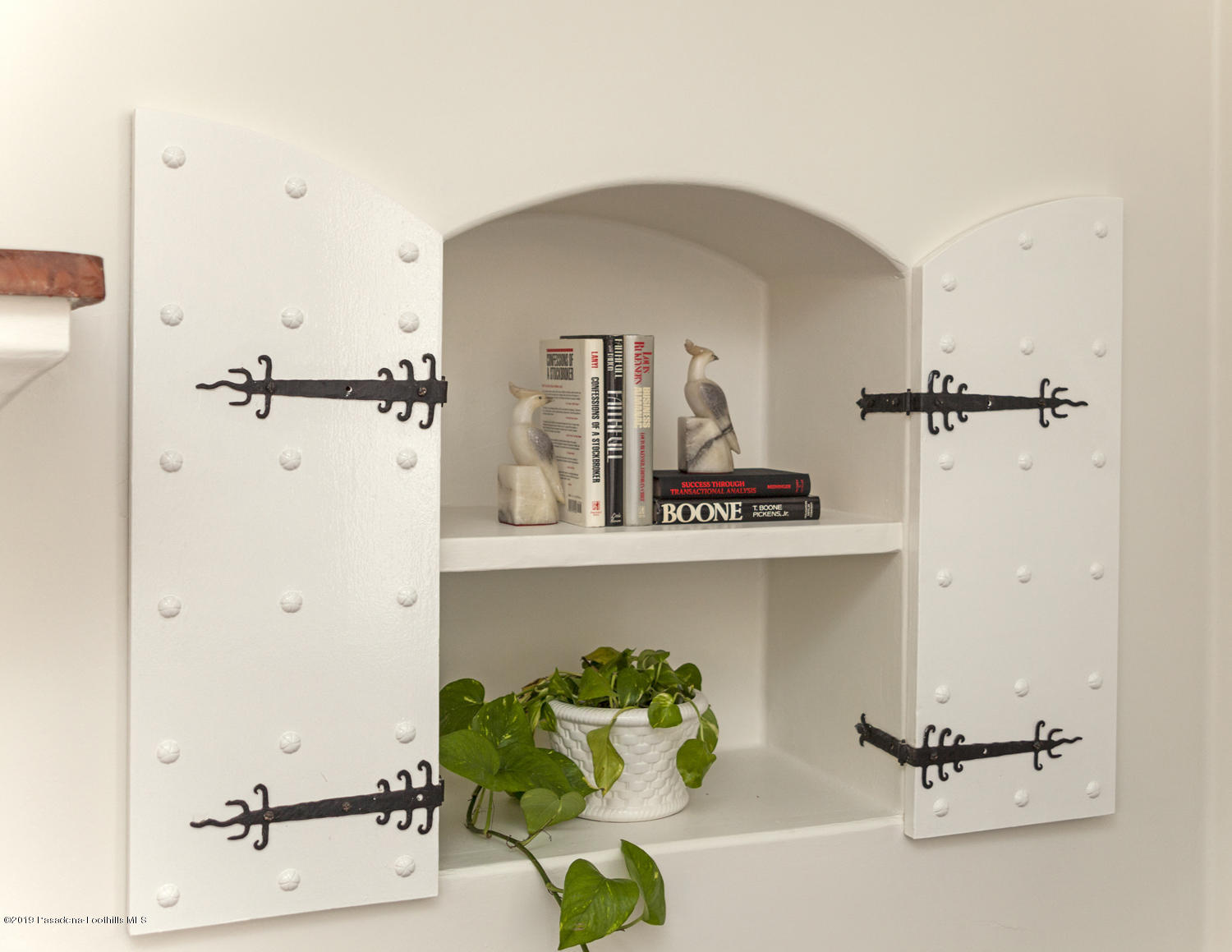 626 Chaucer Road San Marino, CA 91108 - Photo 19 of 31 a bathroom with a bathtub and a shower