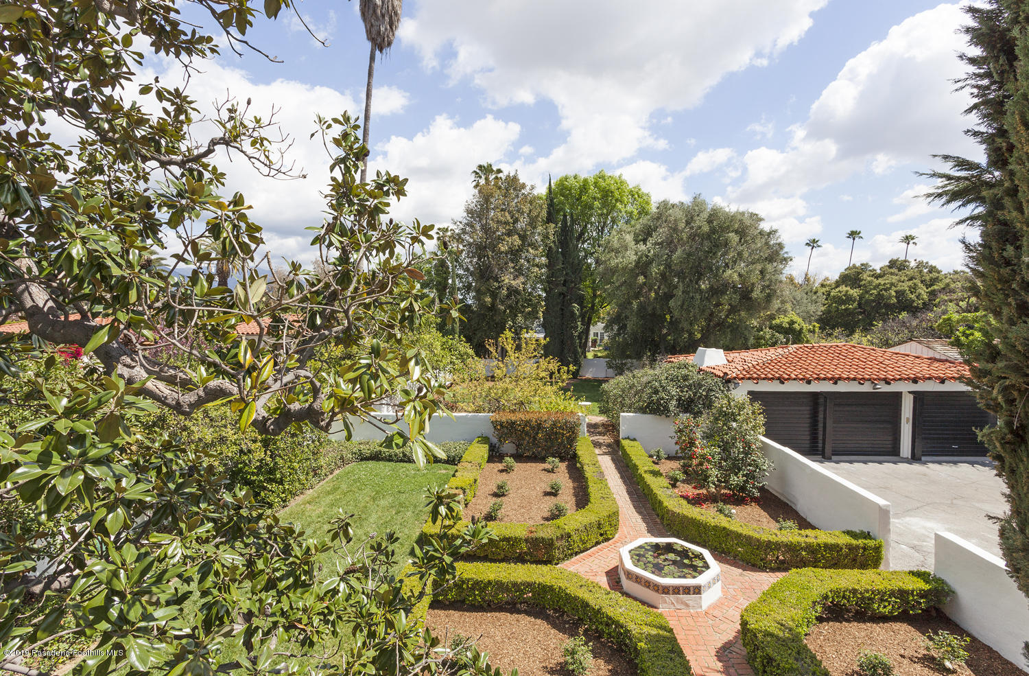 626 Chaucer Road San Marino, CA 91108 - Photo 26 of 31 a view of an outdoor sitting area in a backyard