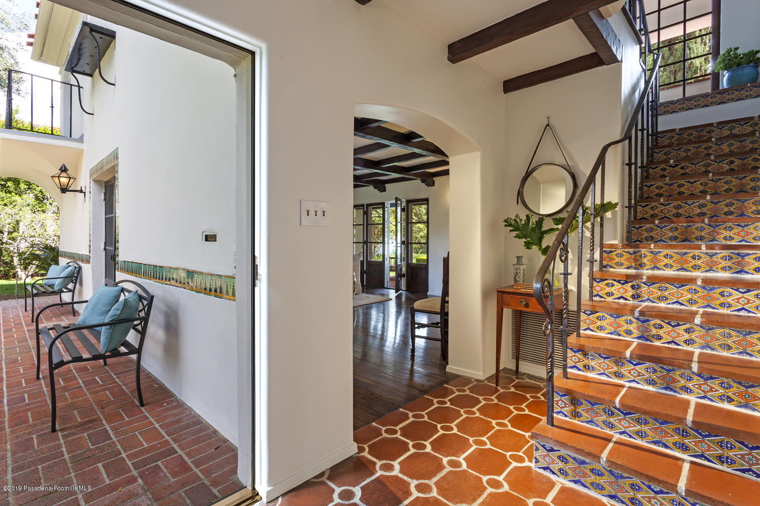 626 Chaucer Road San Marino, CA 91108 - Photo 5 of 31 a view of a corridor