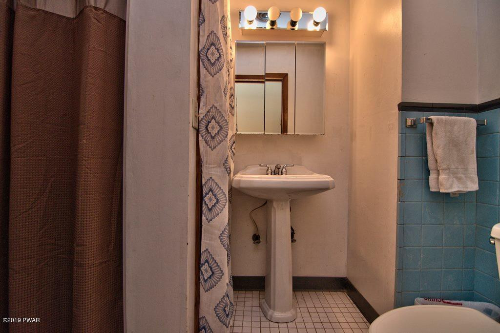 32 Myrtle Street Waymart, PA 18472 - Photo 27 of 44 Full Bath