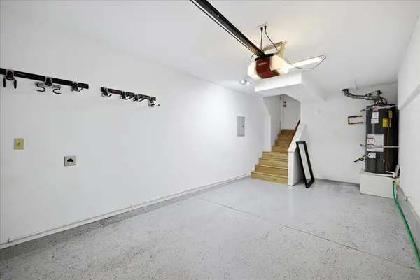 a view of an entryway with a workspace