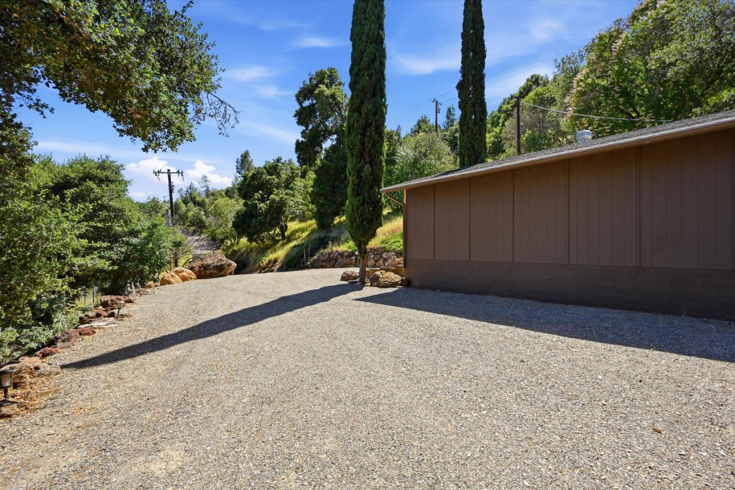 5156 Lake Road Lower Lake, CA 95457 - Photo 21 of 27 a view of backyard with green space