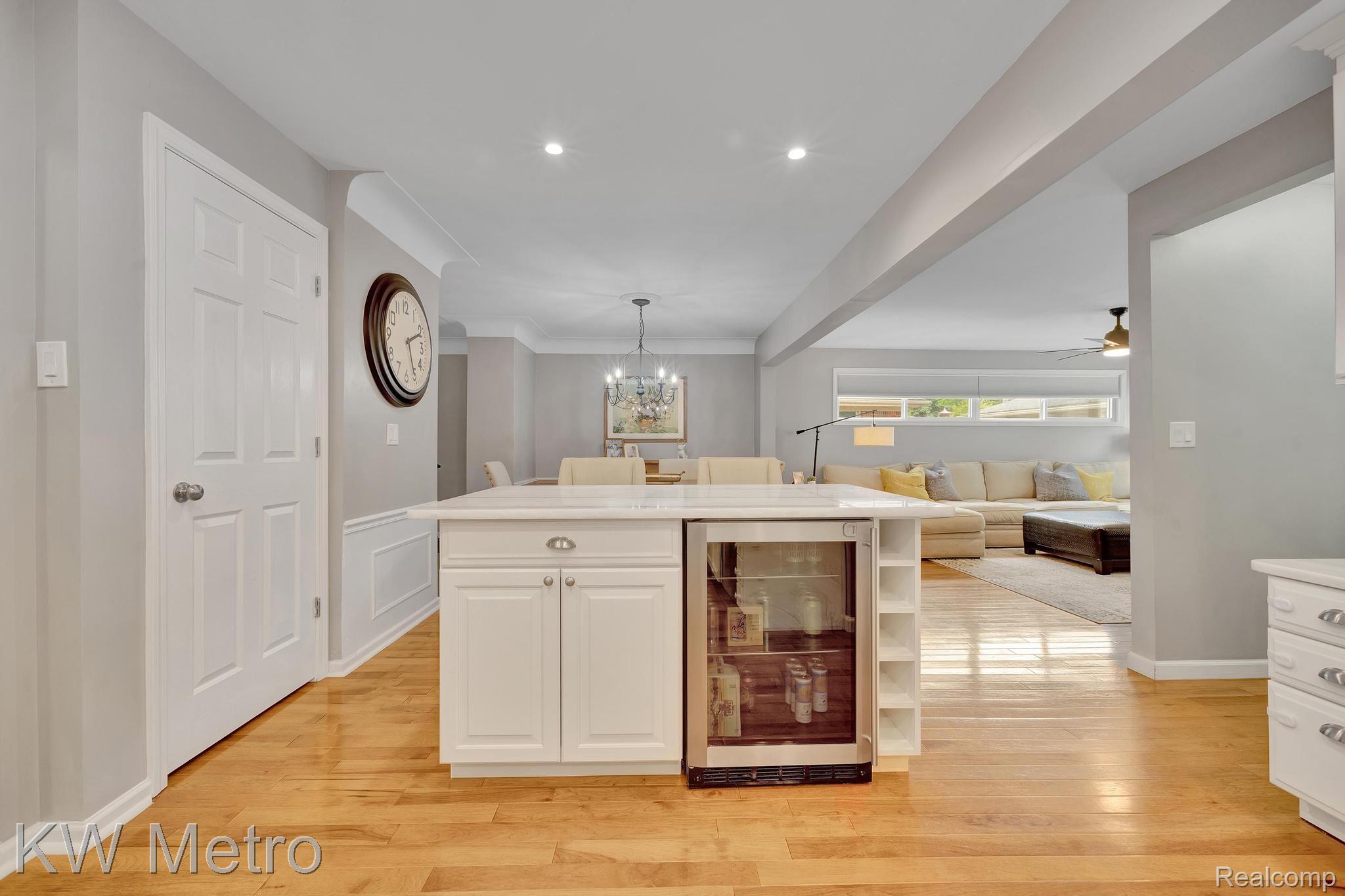 1121 Torrey Road Grosse Pointe, MI 48236 - Photo 16 of 44 Island w/Seating & Beverage Fridge