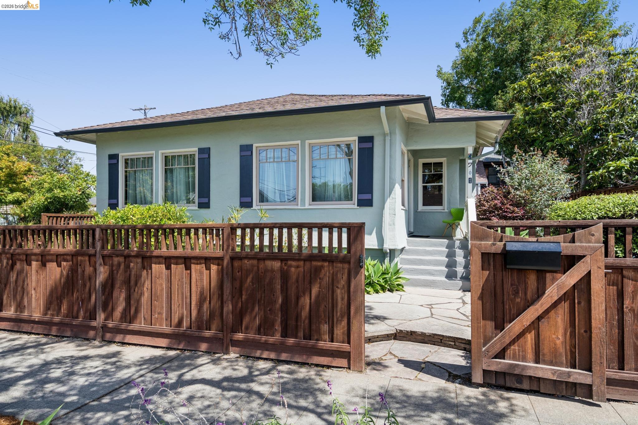 1701 Derby Street Berkeley, CA 94703 - Photo 4 of 39 Front house