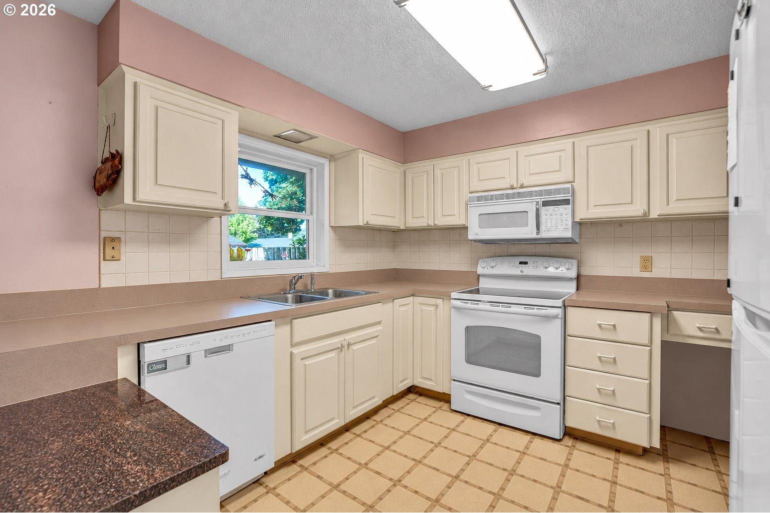 13035 Southwest Rita Drive Beaverton, OR 97005 - Photo 10 of 35 Gallery Image 10