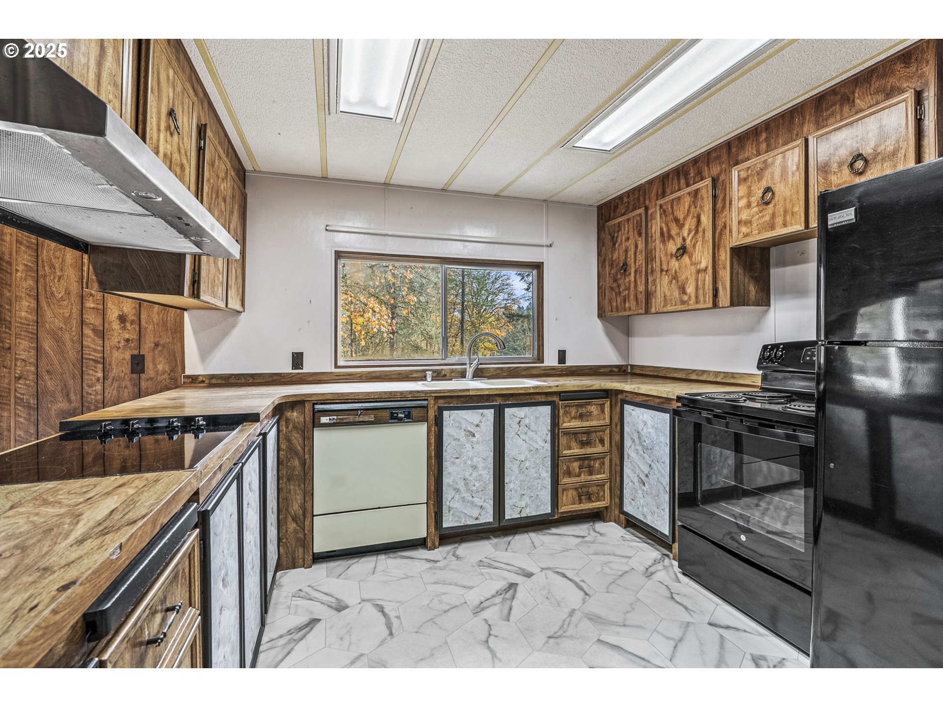 2032 Southeast 283rd Avenue Camas, WA 98607 - Photo 5 of 22 a kitchen with stainless steel appliances granite countertop a stove a sink and a microwave