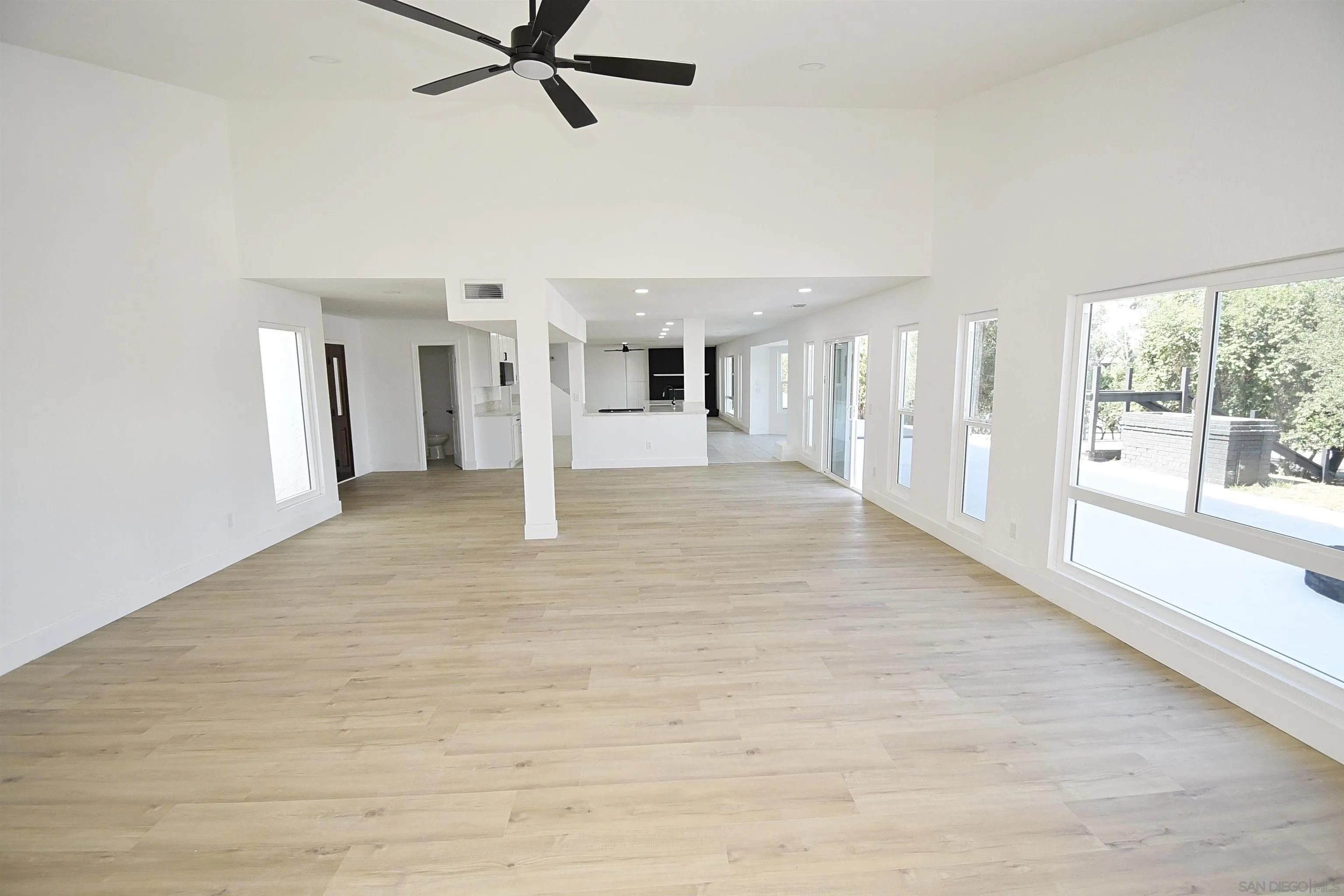 614 Sneath Way Alpine, CA 91901 - Photo 5 of 75 35X24 LIVING ROOM