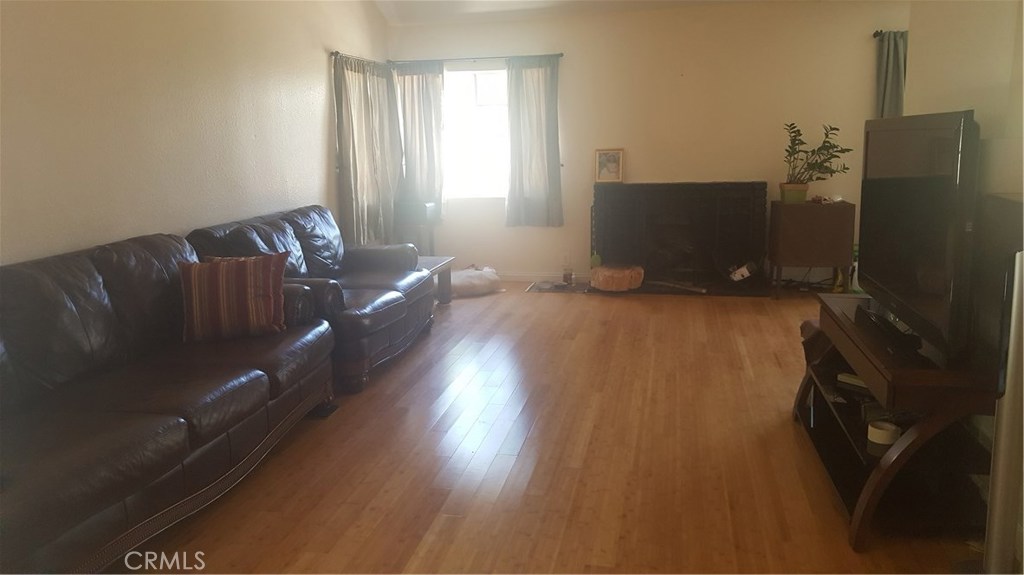 880 Robles Place Corona, CA 92882 - Photo 3 of 11