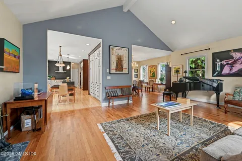 $1,895,000 | 39 Glenville Street, Greenwich, CT 06831