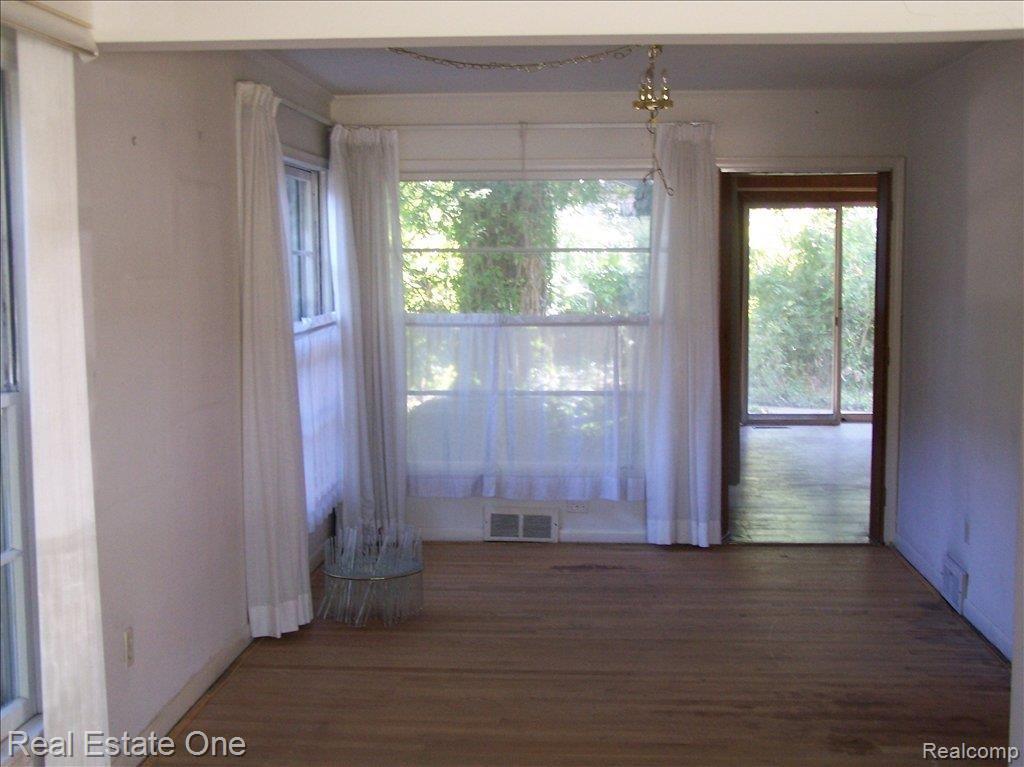 119 Maplefield Road Pleasant Ridge, MI 48069 - Photo 6 of 19 Dining Room - view into family r