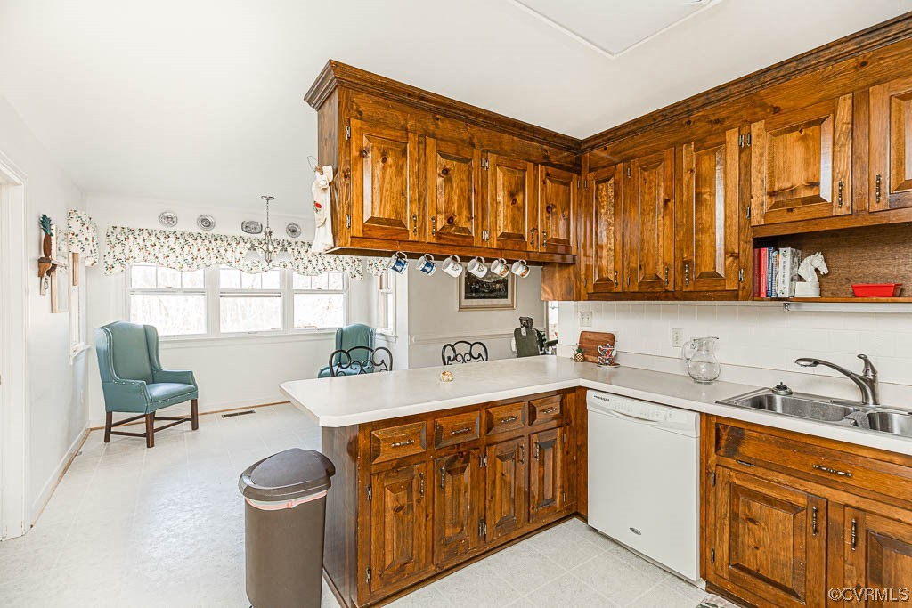 11192 Verdon Road Doswell, VA 23047 - Photo 18 of 50 Kitchen open to Eat In Area