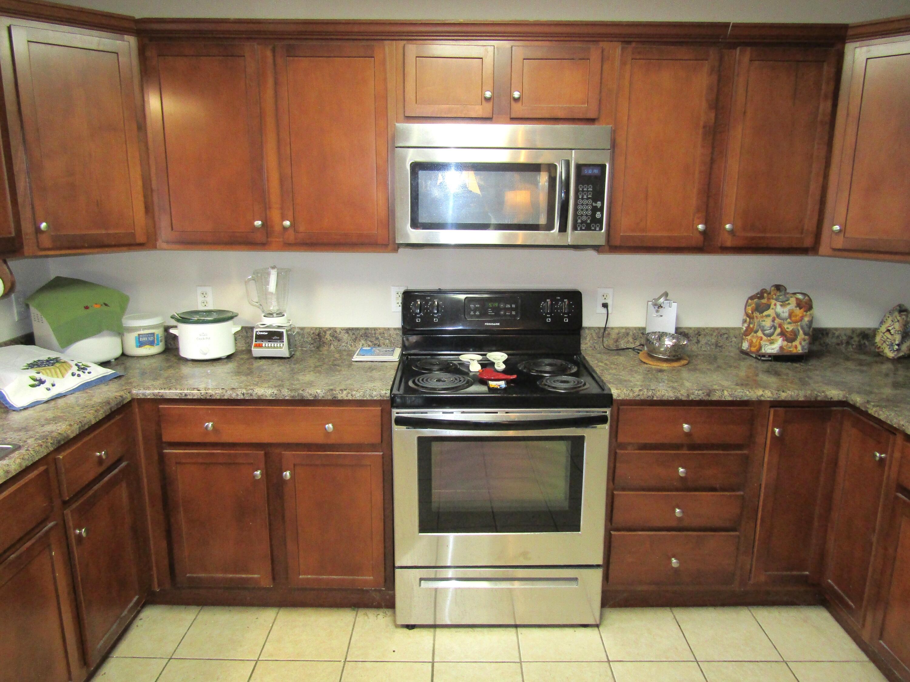 793 Red House Road Richmond, KY 40475 - Photo 17 of 28 kitchen center