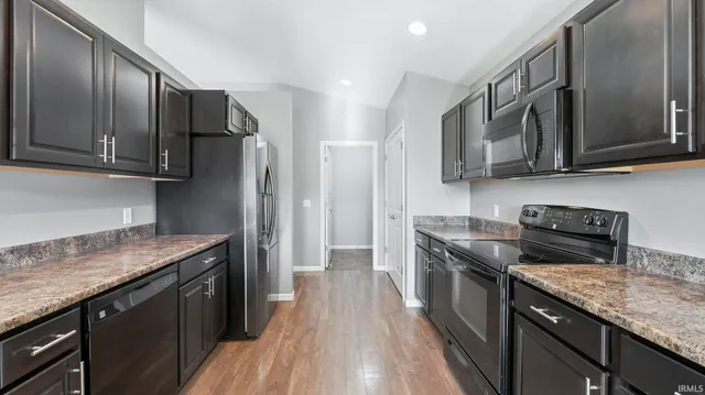 $289,900 | 10825 Yalumba Pass, Roanoke, IN 46783