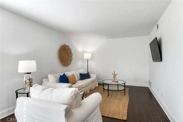 $589,000 | 1517 Camelot Drive, Corona, CA 92882