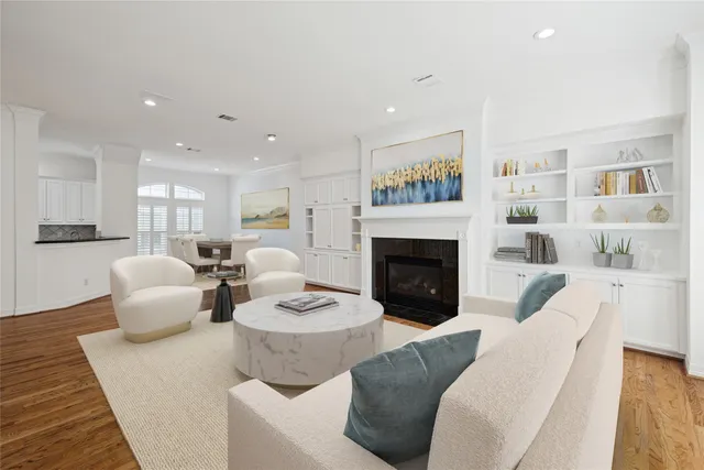 $899,000 | 2638 Wroxton Road, West University Place, TX 77005