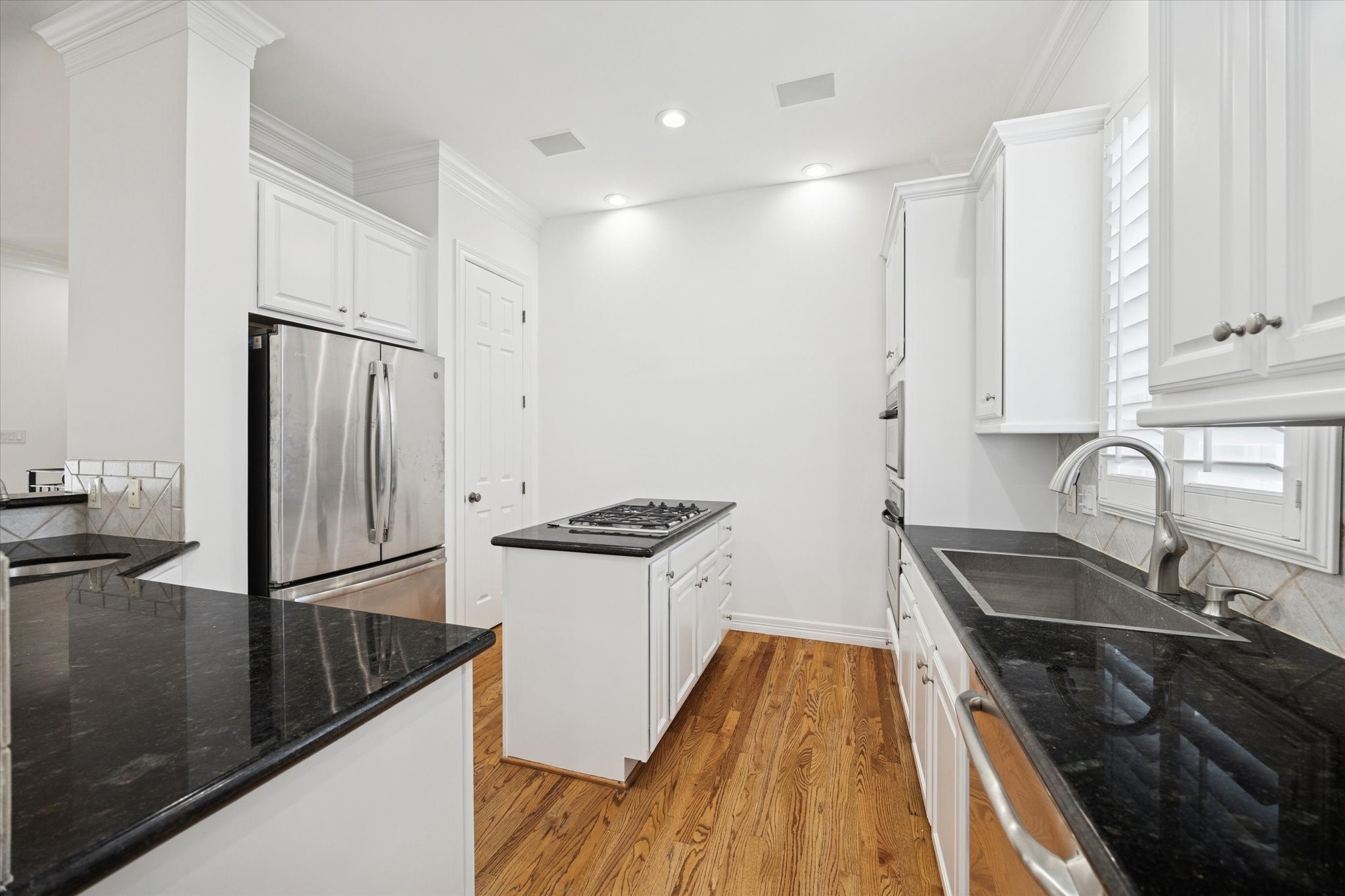 2638 Wroxton Road West University Place, TX 77005 - Photo 16 of 31 The handy island has a gas cooktop and additional storage