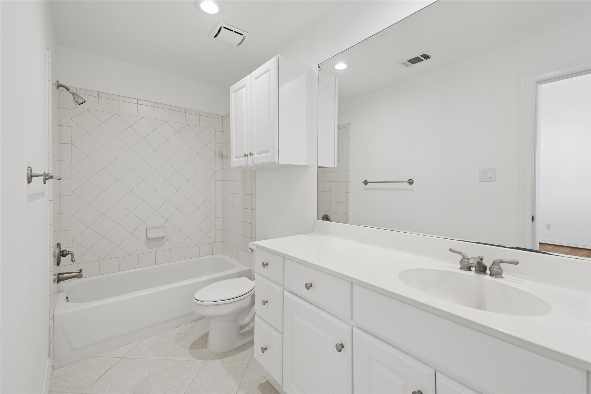 2638 Wroxton Road West University Place, TX 77005 - Photo 28 of 31 The ensuite bathroom is meticulously kept