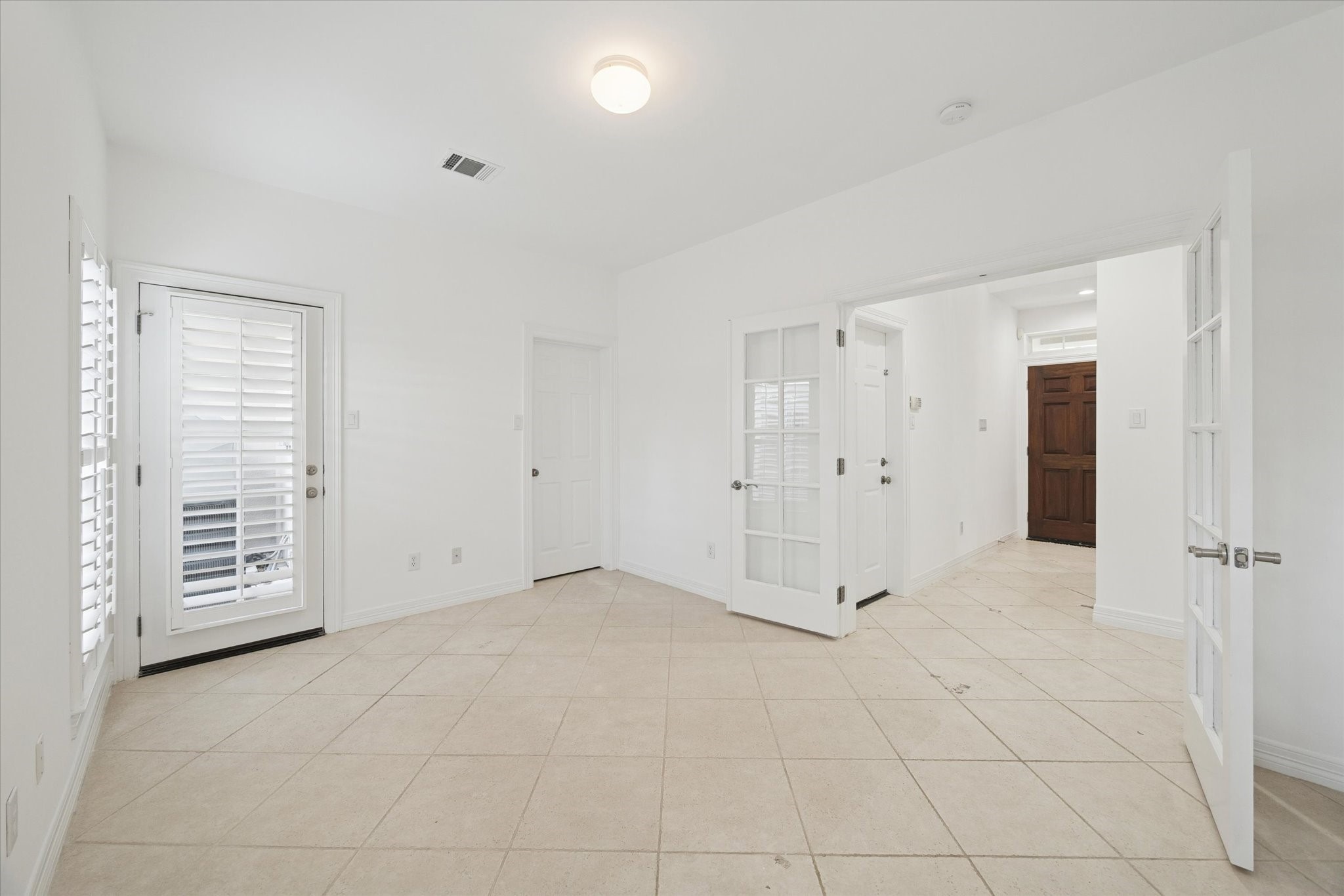 2638 Wroxton Road West University Place, TX 77005 - Photo 6 of 31 This alternate view shows the airy space; looking back toward the front entry door.
