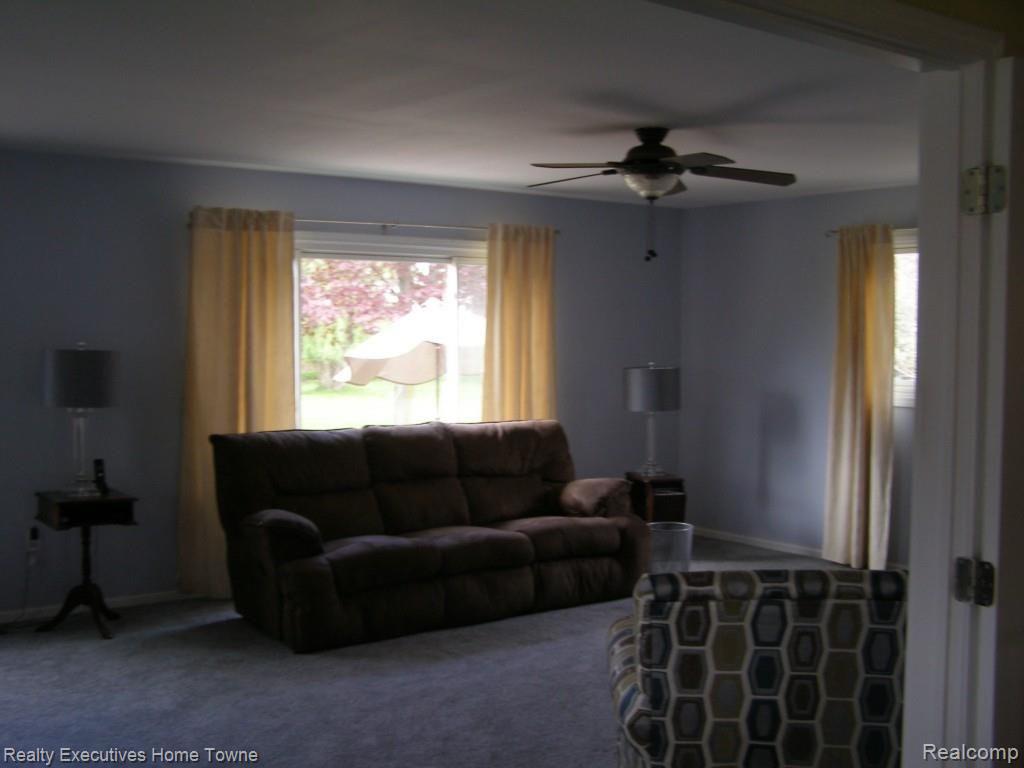 8220 Logana Road Avoca, MI 48006 - Photo 8 of 15 P5120205.jpg