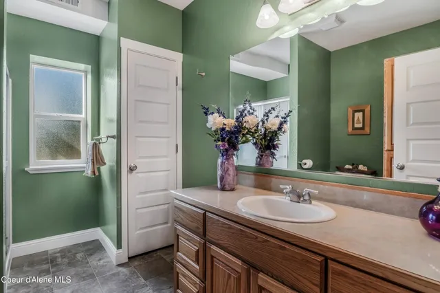 $1,125,000 | 833 Drummond Peak Road, Pinehurst, ID 83850