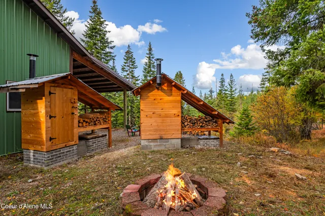 $1,164,000 | 833 Drummond Peak Road, Pinehurst, ID 83850