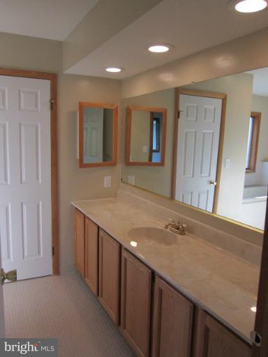 6077 Marineview Road King George, VA 22485 - Photo 17 of 28 Bath (Master)