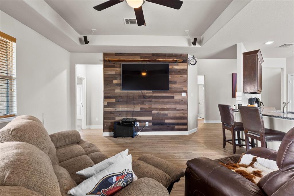 11 Pleasant Valley Sanger, TX 76266 - Photo 3 of 20 a living room with furniture and a fireplace
