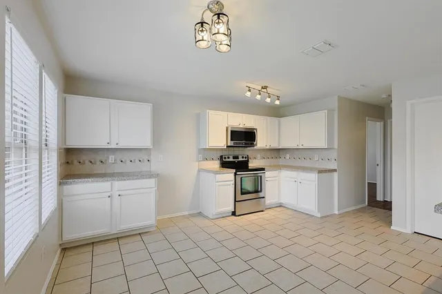 $2,450 | 8320 Seven Oaks Lane, Denton, TX 76210