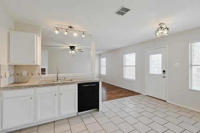 $2,450 | 8320 Seven Oaks Lane, Denton, TX 76210