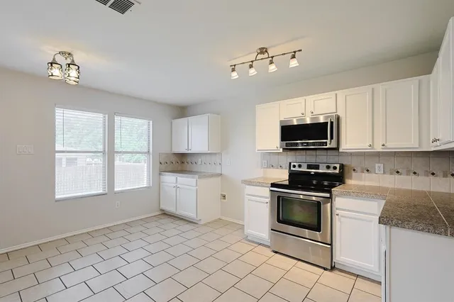 $2,450 | 8320 Seven Oaks Lane, Denton, TX 76210