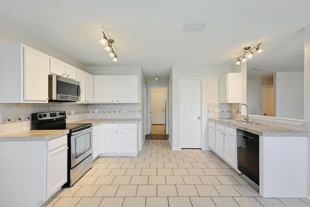 $2,450 | 8320 Seven Oaks Lane, Denton, TX 76210