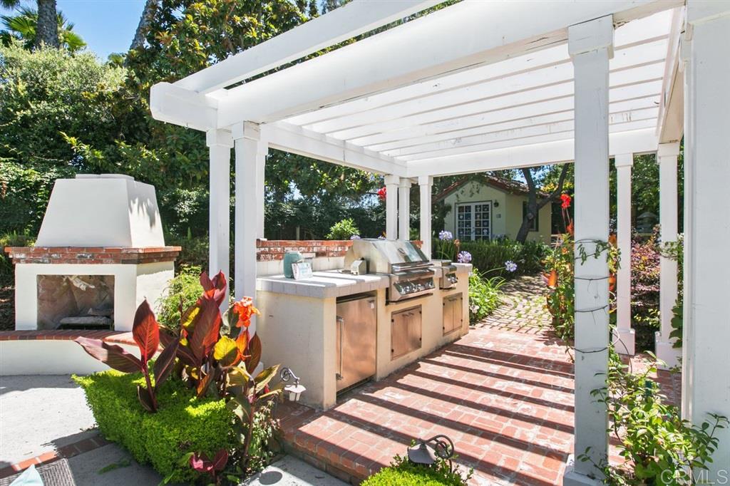 6493 Via Naranjal Rancho Santa Fe, CA 92067 - Photo 16 of 25 Gallery Image 16