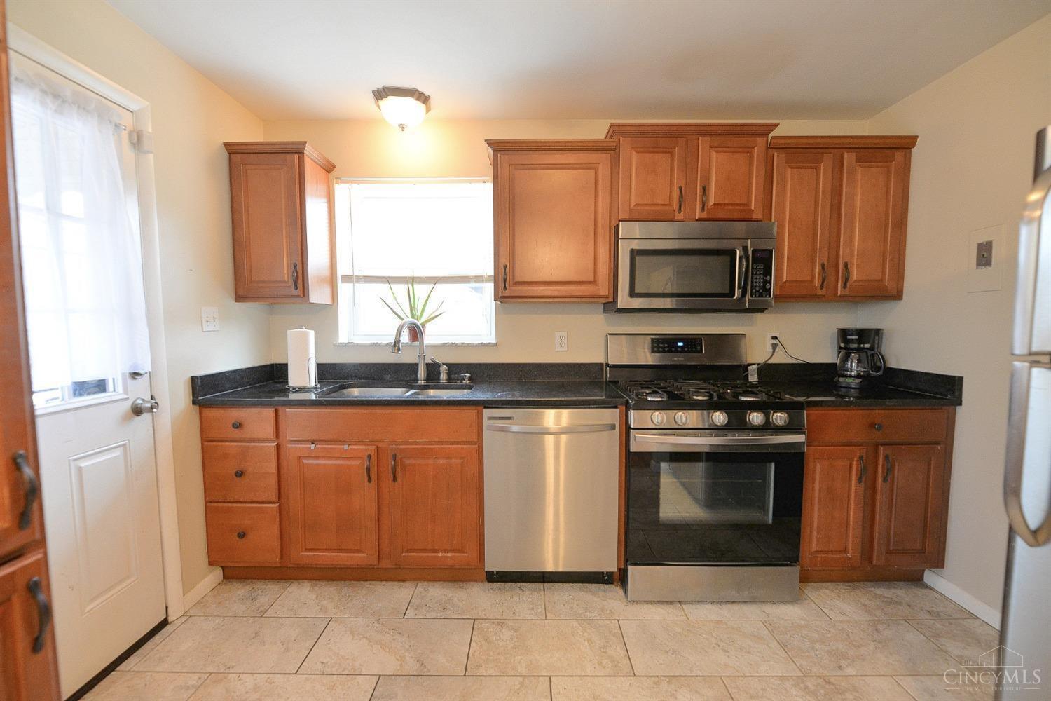 3363 Alexis Road Cincinnati, OH 45239 - Photo 14 of 48