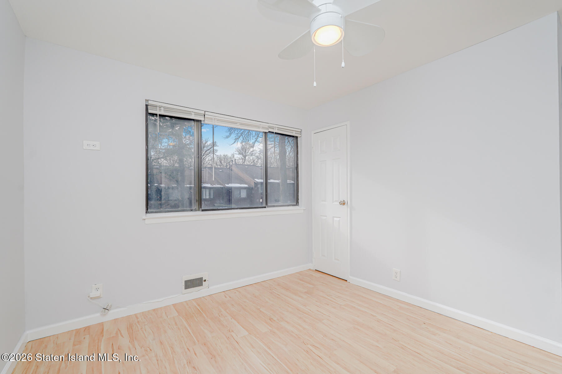 1818 Forest Hill Road Staten Island, NY 10306 - Photo 23 of 36 an empty room with a workbench