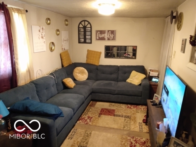 529 West 21st Street Anderson, IN 46016 - Photo 2 of 9