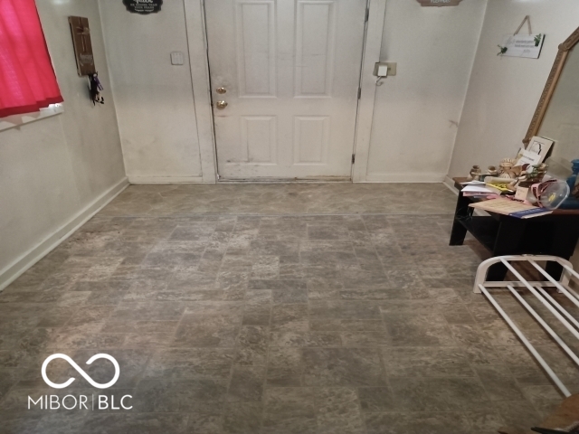 529 West 21st Street Anderson, IN 46016 - Photo 5 of 9