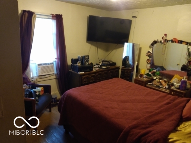 529 West 21st Street Anderson, IN 46016 - Photo 8 of 9