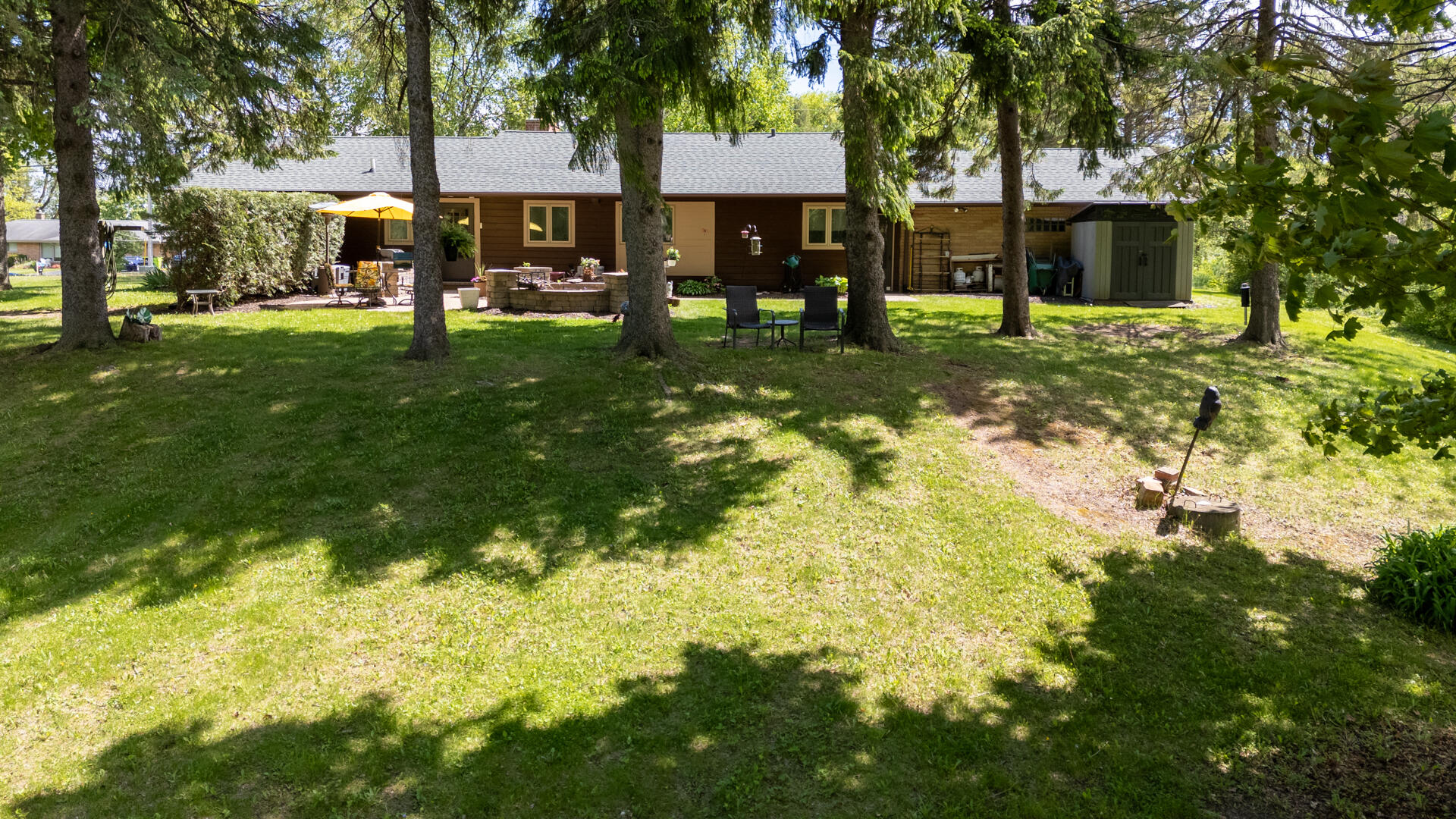 7124 Pioneer Road Cedarburg, WI 53012 - Photo 27 of 32 Backyard
