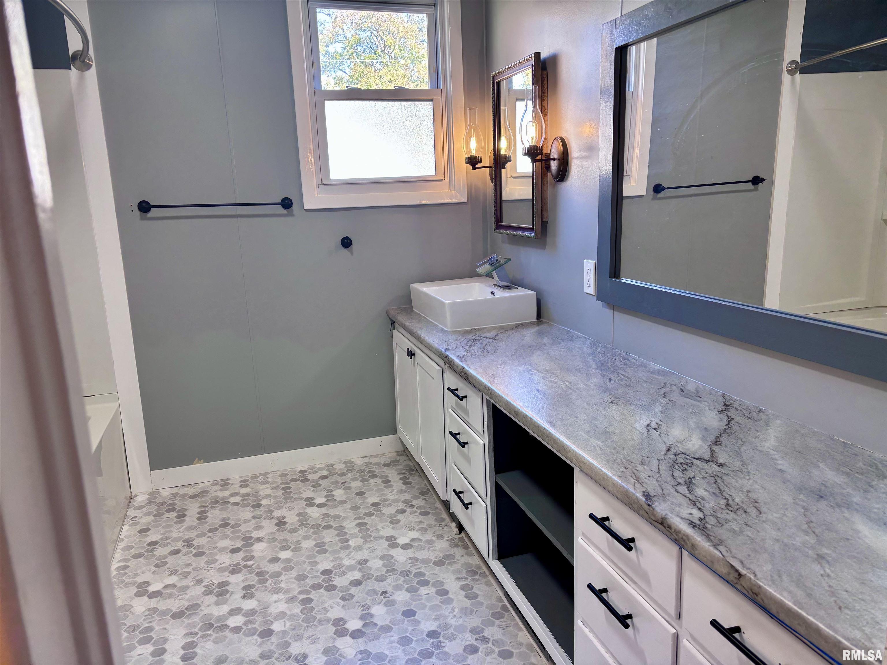 186 North Cone Street Farmington, IL 61531 - Photo 16 of 38