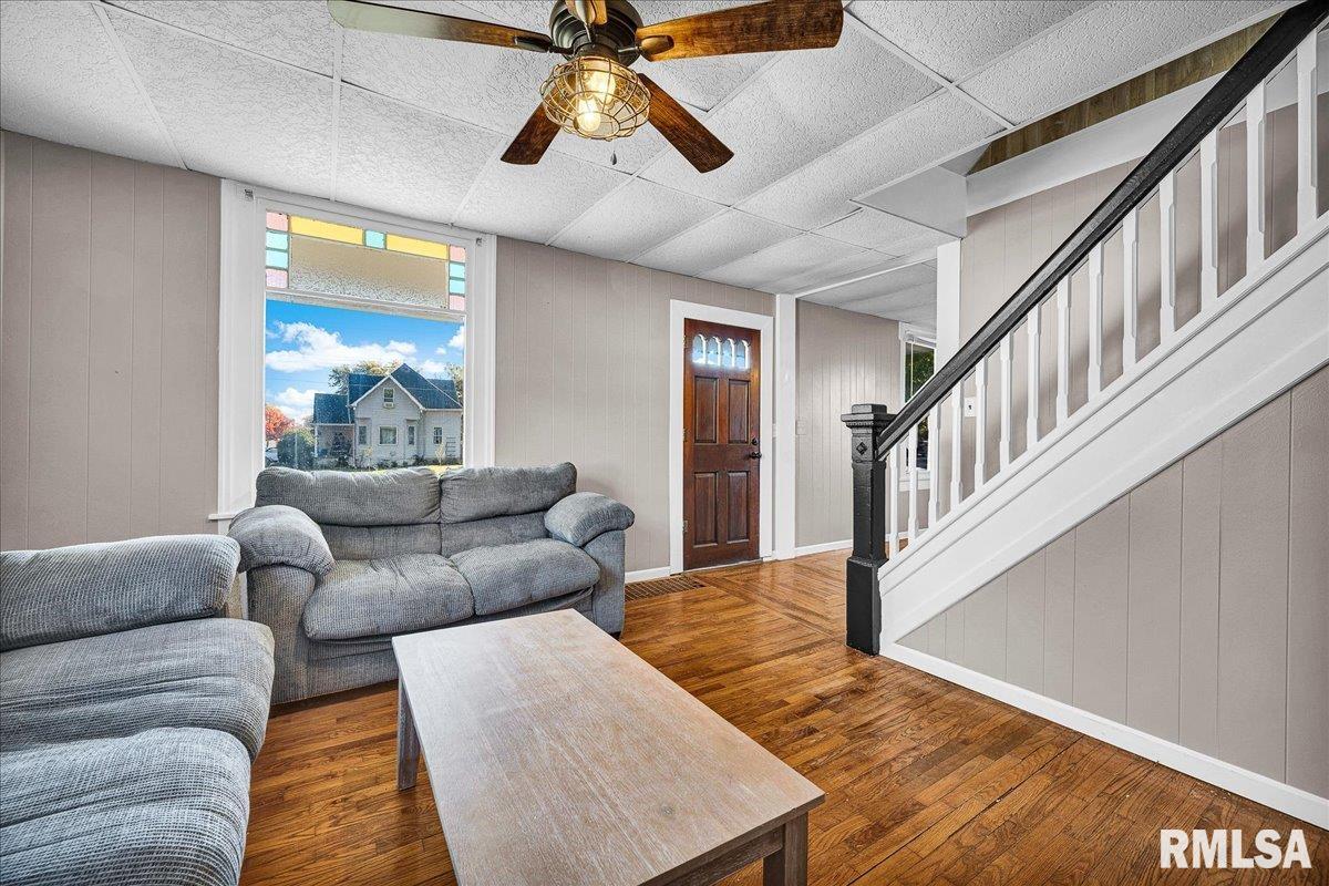 186 North Cone Street Farmington, IL 61531 - Photo 3 of 38